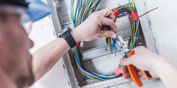 Electricistas Industriales · Instaladores Alta / Baja Tensión Vilaller · Reemplazo de cables, disyuntores, fusibles y contactores desgastados