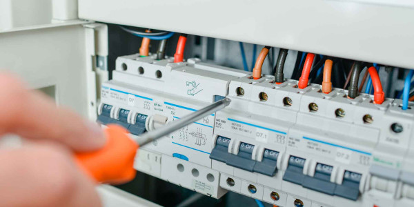 Electricistas Industriales · Instaladores Alta / Baja Tensión Vilaller · Integración de sistemas de control SCADA para monitoreo remoto