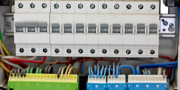 Electricistas Industriales · Instaladores Alta / Baja Tensión Vilaller · Diagnóstico y solución de fallas en sistemas eléctricos
